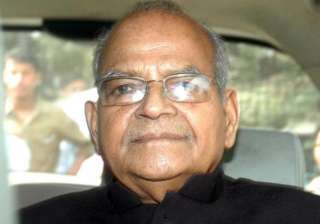 sukh ram surrenders sent to jail by court - India... sukh ram surrenders sent to jail by court - India...