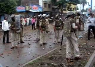 curfew in indore after group clashes - India TV curfew in indore after group clashes - India TV
