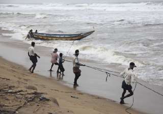 cyclone phailin over 5 lakh evacuated in odisha... cyclone phailin over 5 lakh evacuated in odisha...
