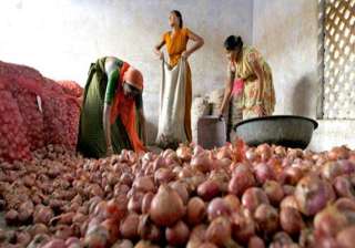 cyclone phailin shoots up onion prices in nashik... cyclone phailin shoots up onion prices in nashik...