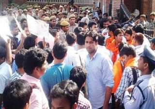 delhi university website crashes chaos protests... delhi university website crashes chaos protests...