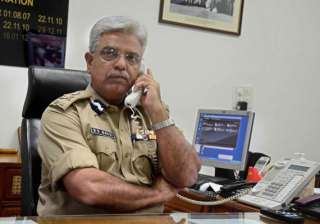 delhi police chief holds independence day... delhi police chief holds independence day...
