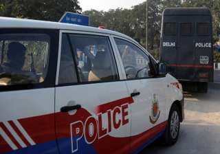 delhi police official misbehaves with du student... delhi police official misbehaves with du student...