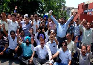 delhi govt employees go on mass leave to press... delhi govt employees go on mass leave to press...