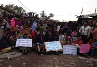delhi puppeteers colony fights eviction... delhi puppeteers colony fights eviction...