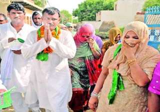 delhi mla bharat singh shot at critical - India TV delhi mla bharat singh shot at critical - India TV