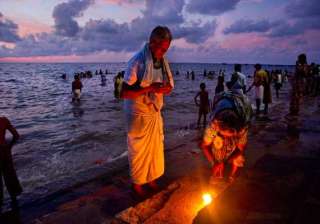 devotees throng ramanathaswamy shrine - India TV devotees throng ramanathaswamy shrine - India TV