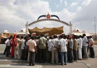 devotees believe sathya sai baba will live for 96... devotees believe sathya sai baba will live for 96...
