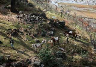displaced residents of suchetgarh kurian village... displaced residents of suchetgarh kurian village...