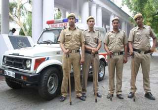 delhi maid with knife injuries rescued employer... delhi maid with knife injuries rescued employer...
