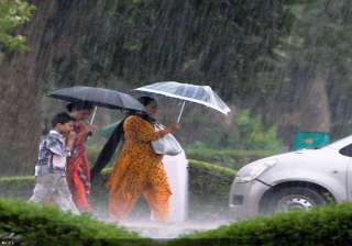 downpour cools delhi - India TV downpour cools delhi - India TV