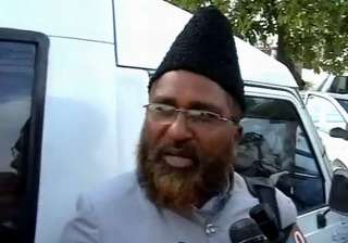 drama at team anna meet muslim member storms out... drama at team anna meet muslim member storms out...