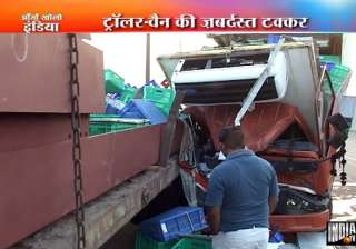 driver loses leg in noida van collision - India TV driver loses leg in noida van collision - India TV