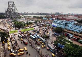 driverless tram hits ten cars in kolkata - India... driverless tram hits ten cars in kolkata - India...