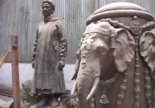 ec orders draping of all statues of mayawati and... ec orders draping of all statues of mayawati and...