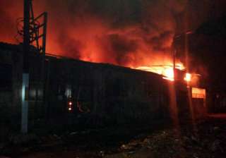 fire guts dyeing factory in bhiwandi - India TV fire guts dyeing factory in bhiwandi - India TV