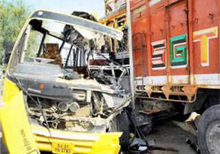 five sai devotees die in road mishap near... five sai devotees die in road mishap near...