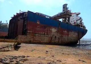 five dead in fire at ship breaking yard in... five dead in fire at ship breaking yard in...