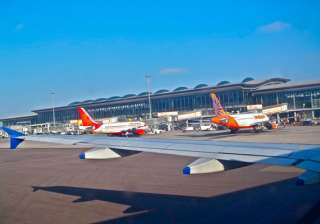 flight returns following bad weather in port... flight returns following bad weather in port...