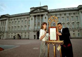 footman who announced royal baby returns to india... footman who announced royal baby returns to india...