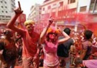 foreign tourists enjoy holi at pushkar - India TV foreign tourists enjoy holi at pushkar - India TV