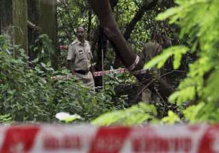 forensic teams examine mumbai gang rape spot -... forensic teams examine mumbai gang rape spot -...