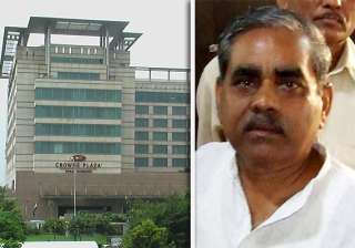 former bjp mla from up shot at robbed in front of... former bjp mla from up shot at robbed in front of...