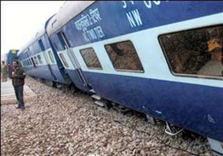 four coaches of passenger train derail - India TV four coaches of passenger train derail - India TV