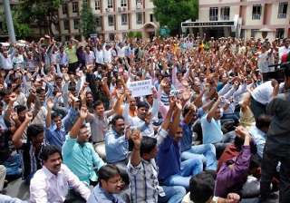 four lakh seemandhra employees begin indefinite... four lakh seemandhra employees begin indefinite...