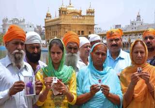 from golden temple to delhi punjab families pray... from golden temple to delhi punjab families pray...