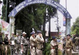 gorkhaland demand gjm workers try to block dm s... gorkhaland demand gjm workers try to block dm s...