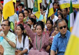 gorkhaland supporters set fire to vehicle... gorkhaland supporters set fire to vehicle...