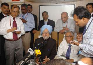 govt will work to restore growth momentum says pm... govt will work to restore growth momentum says pm...
