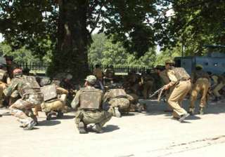 militants attack police post in kashmir decamp... militants attack police post in kashmir decamp...