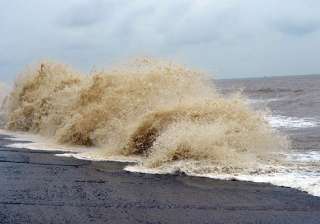 high tide in digha lakhs evacuated from bengal s... high tide in digha lakhs evacuated from bengal s...