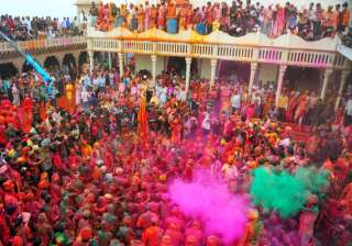 holi frenzy grips krishna land - India TV holi frenzy grips krishna land - India TV