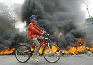militants ask sikhs in valley to embrace islam or... militants ask sikhs in valley to embrace islam or...