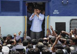 jagan defies congress his odarpu yatra on course... jagan defies congress his odarpu yatra on course...