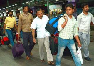 11 indians rescued from yemen reach delhi by pak... 11 indians rescued from yemen reach delhi by pak...