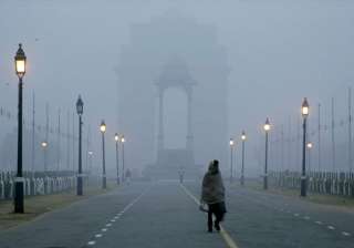 dense fog envelopes delhi 60 trains delayed -... dense fog envelopes delhi 60 trains delayed -...