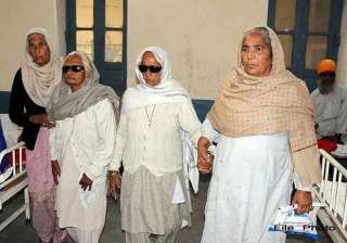 at least 3 lose eyesight after cataract surgeries... at least 3 lose eyesight after cataract surgeries...