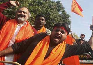 hindu mahasabha activists stopped from installing... hindu mahasabha activists stopped from installing...