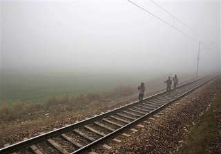 fog delays 48 trains in delhi - India TV fog delays 48 trains in delhi - India TV