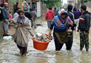 respite from flood in kashmir valley as jhelum... respite from flood in kashmir valley as jhelum...