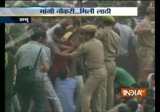 jammu lathicharge at territorial army recruitment... jammu lathicharge at territorial army recruitment...