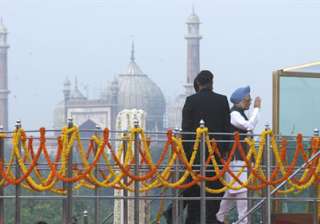 pm addresses nation from close enclosure at red... pm addresses nation from close enclosure at red...