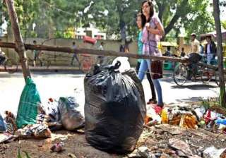 edmc workers strike continues burn effigies of... edmc workers strike continues burn effigies of...