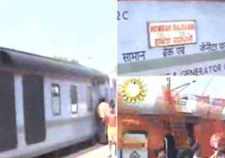 rajdhani engine derails near kolkata question... rajdhani engine derails near kolkata question...