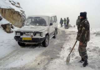 army deployed in sikkim s changu to rescue... army deployed in sikkim s changu to rescue...