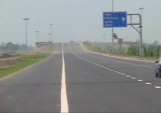 three missing girls traced from yamuna expressway... three missing girls traced from yamuna expressway...